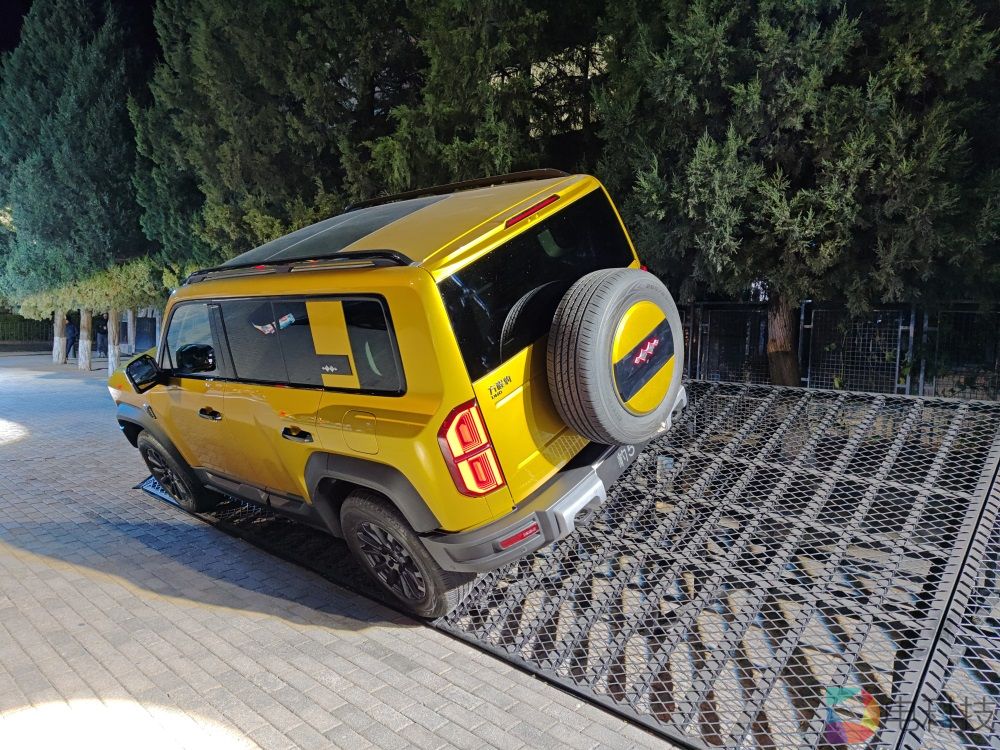 方程豹豹5的“豹”力美学：双电机三把锁，96%高强度钢使用率