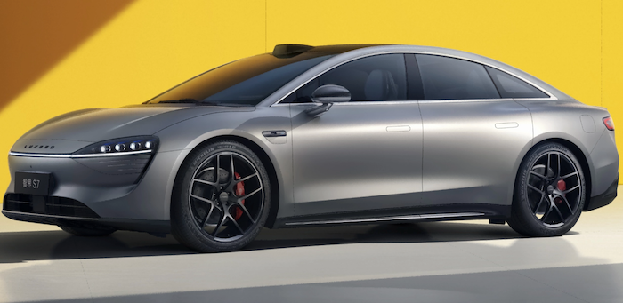 25万元纯电轿车，华为系智界 S7 与小鹏 P7i 谁的性价比更高？