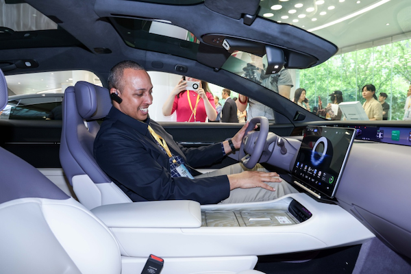  阿维塔担纲驻华使节专用车，“渝”见品牌出海新时代