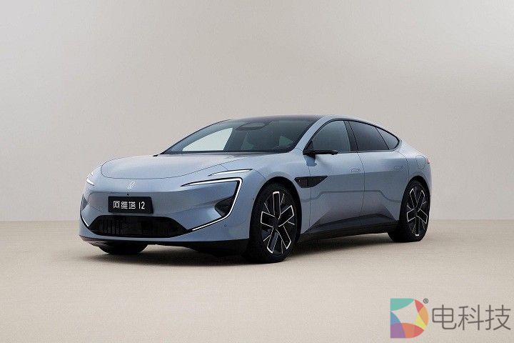 啥都不缺就是不行，含着金汤匙出生却在泥地里打滚，岚图智己阿维塔等创二代何时能翻身？