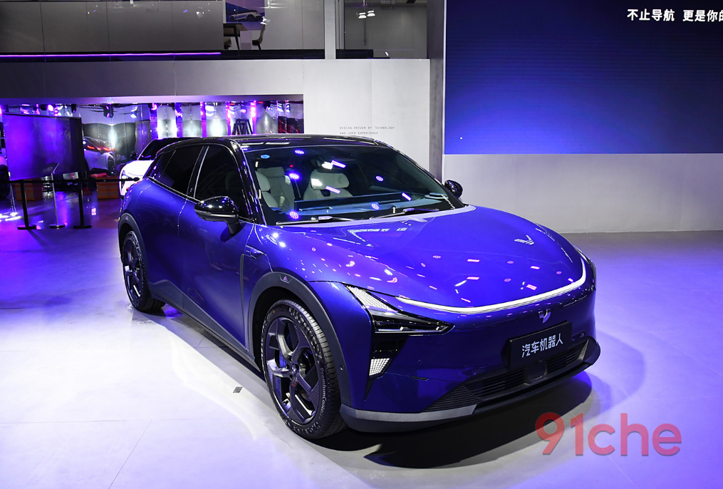 强强联手换来半年销量2700，极越01没卖好，产品定位背大锅