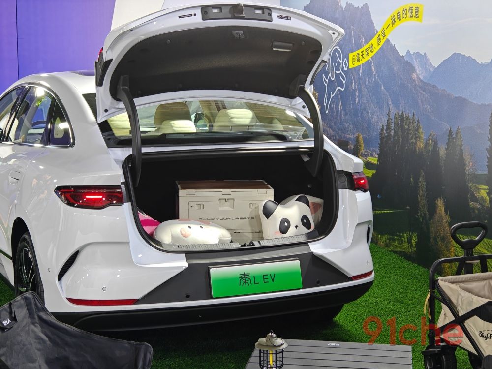 比亚迪秦L EV：以技术平权之名，直冲特斯拉Model 3的天灵盖