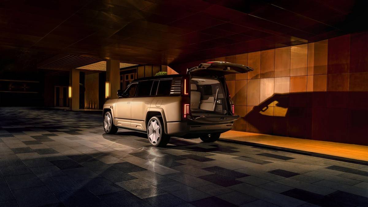 鼎立天地，仰望U8L鼎世版上市，以鼎级安全重构行政豪华SUV新标杆