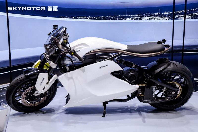 刷新国内纪录！首驱超高速电摩F3赛道狂飙155km/h，剑指F1国际舞台