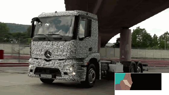 奔驰展示纯电动卡车 虽然很威武但续航才200KM