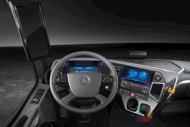 奔驰展示纯电动卡车 虽然很威武但续航才200KM