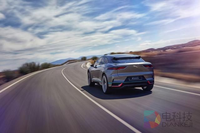 捷豹展示概念款电动SUV 充电一次可飙354公里
