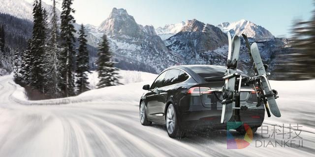 鹰翼造型还不够 特斯拉Model X“背上”雪橇架