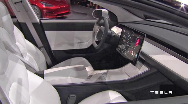 特斯拉挖来微软顶级设计师 有望改进HUD抬头显示器