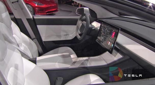 特斯拉挖来微软顶级设计师 有望改进HUD抬头显示器