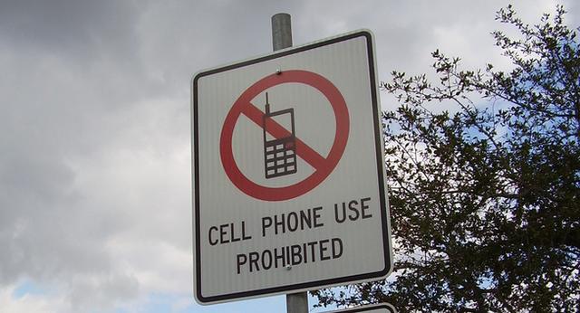 美交管局建议简化车载交互操作 换电台控制在12秒内