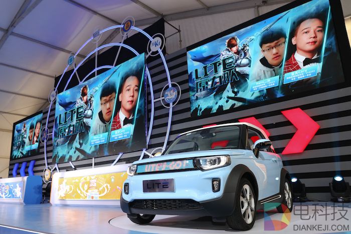 每天少喝一杯咖啡 你就能开上这台可以发表情包的人工智能小车！