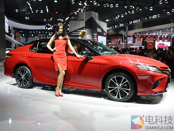 第八代丰田凯美瑞广州车展实拍：外观更激进对标十代雅阁