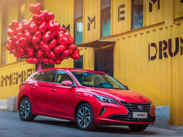 想买朗逸的朋友请等等 高颜值的全新逸动XT就要来了