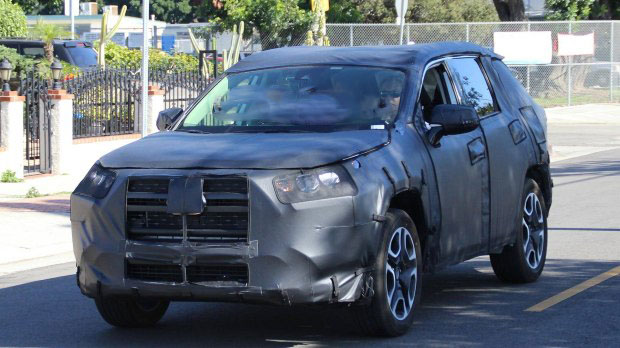 赵又廷变身斯坦森？全新一代RAV4看来是要玩硬的了