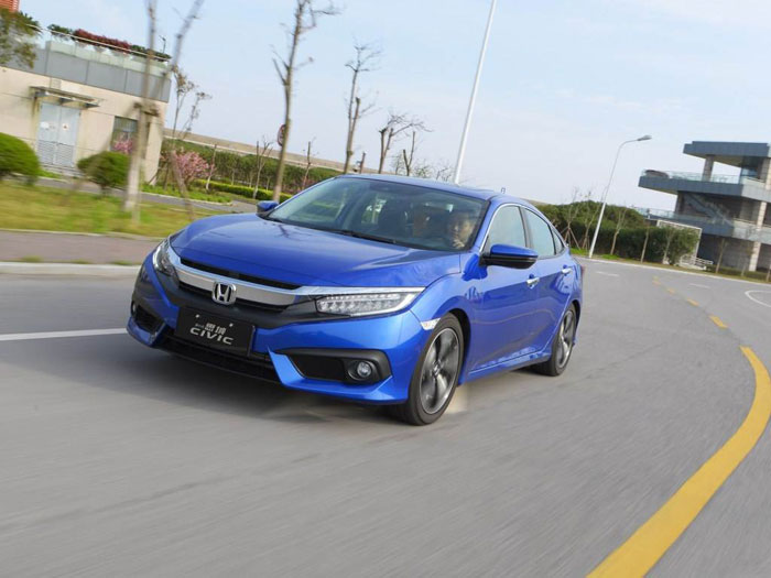 要是车顶天窗没关 那些南京思域车主是不是要上天啊！