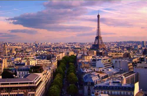 法国推出汽车行业发展路线图，未来4年将优先发展电动、混合动力和无人驾驶