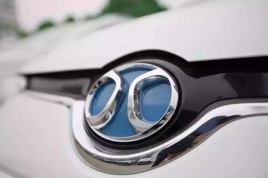 只要普及充电桩，电动车300公里续航就足矣？我们发现这很不现实！