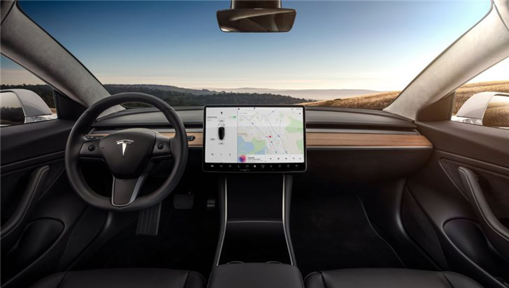   开车K歌来了，特斯拉向部分用户推送V10系统