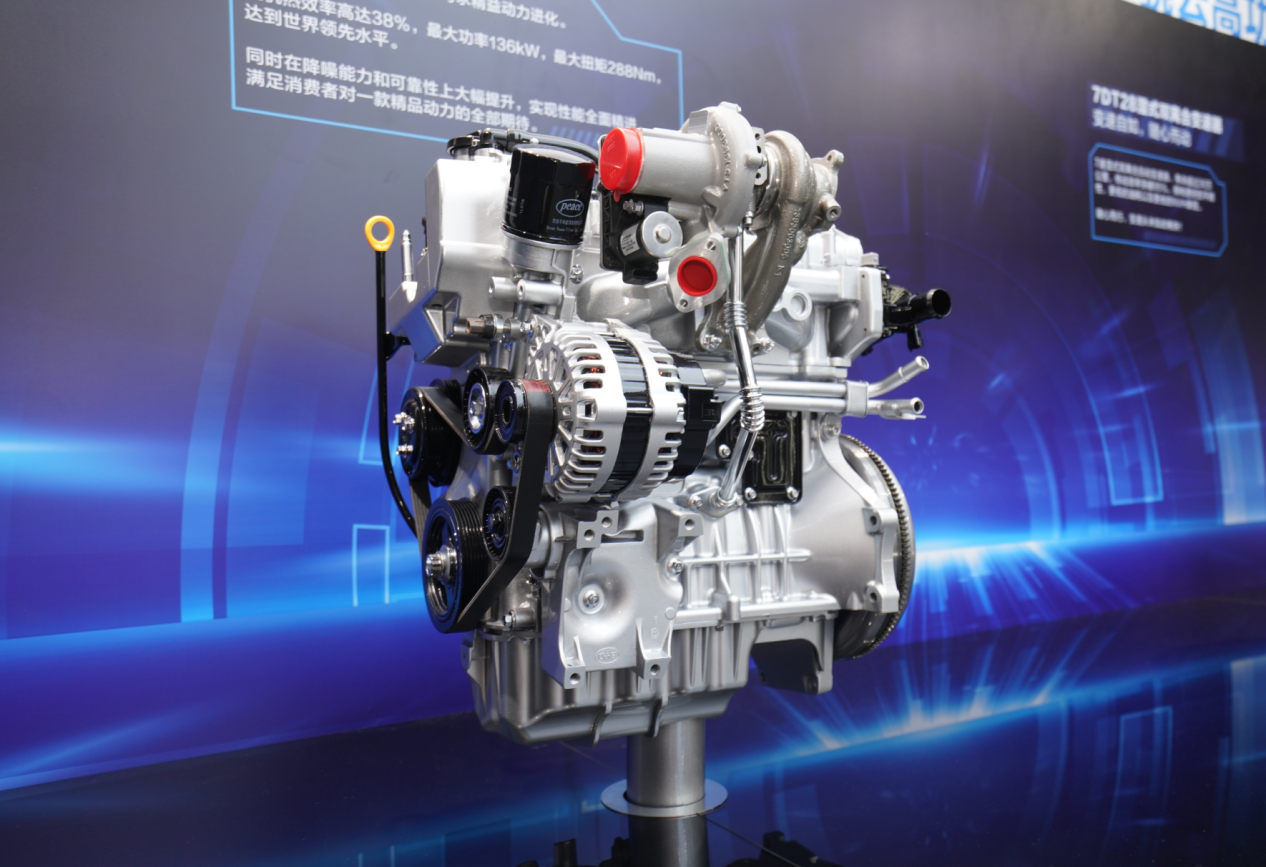  比亚迪“1.5T中国机皇”在技术登顶的同时，也为行业猛踩了一脚油门