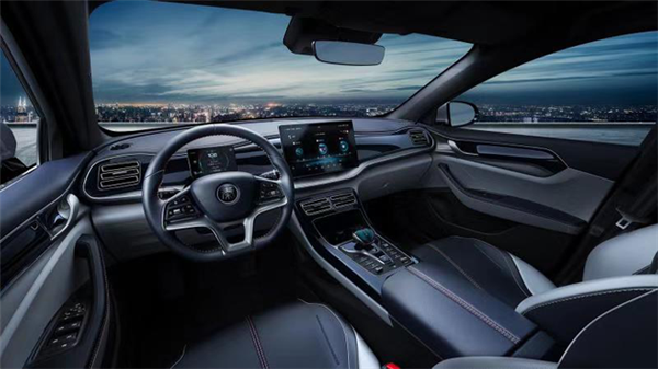  比亚迪秦PLUS曝光，沿用经典设计风格，续航首破一千公里大关