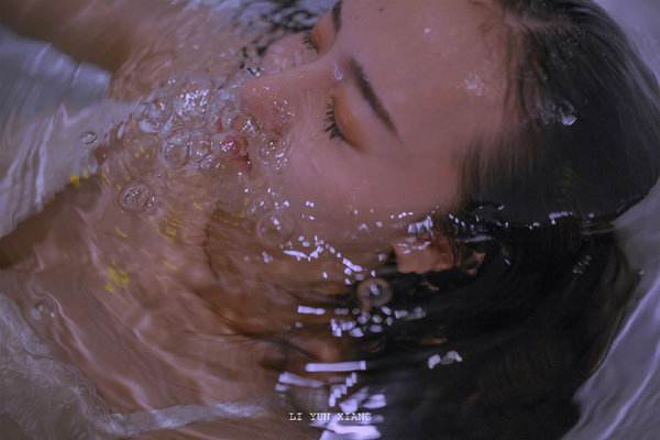 Steam特惠：饥荒陆地生存太简单 缺氧的太空存活率让你多吸口空气成奢望