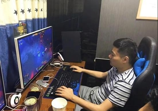 电科技特报：大牌球星接连现身网吧玩游戏 究竟是正常的放松还是玩物丧志