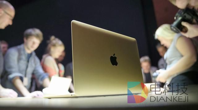 苹果在2015年3月9日公布的金色MacBook.jpg