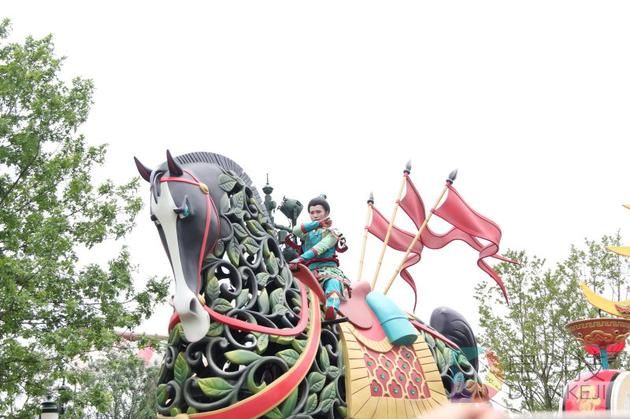 &ldquo;花木兰&rdquo;在游行表演