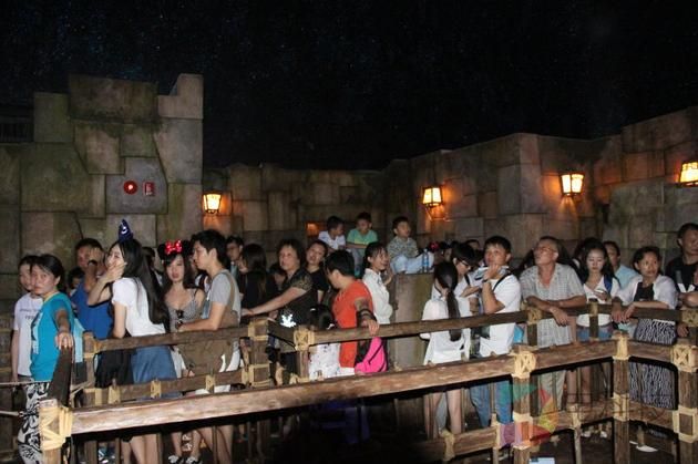 &ldquo;飞越地平线&rdquo;项目排队场景