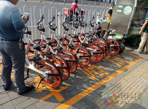 《摩拜单车，你为何侵占别人的停车位？》配图.jpg