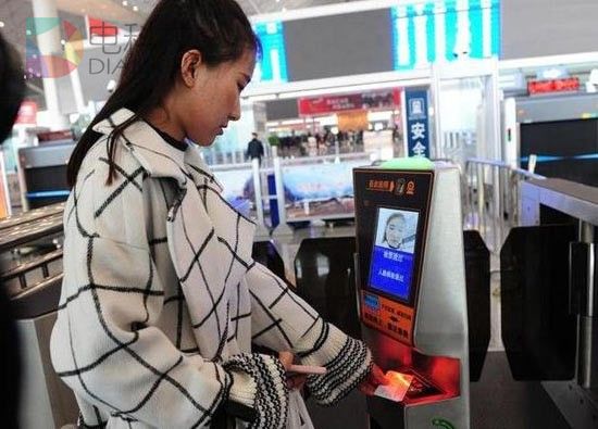 旅客&ldquo;刷脸&rdquo;进站