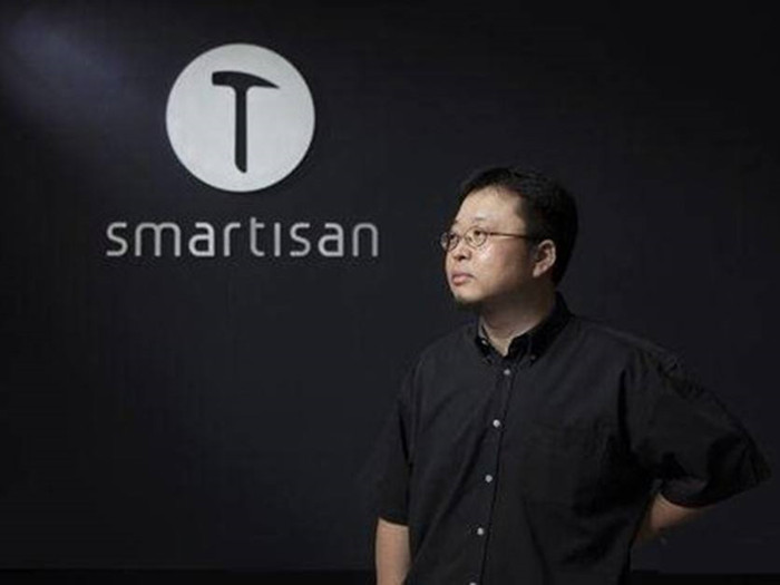 谨遵手机行业规律的罗永浩捧出了坚果 其余一切就看锤粉了