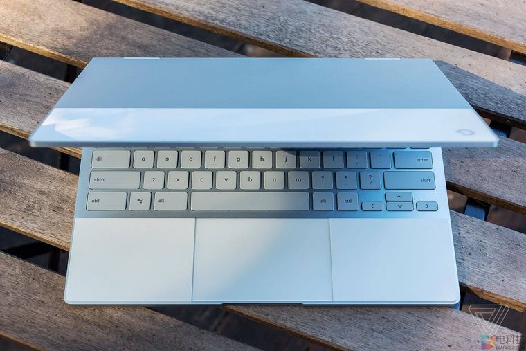 Google-hardware-empire-pixelbook1.jpg