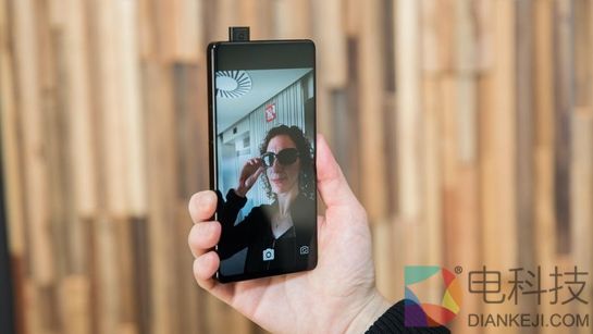 安卓之父嘲讽国产手机：vivo Apex的全面屏设计是我们去年的专利