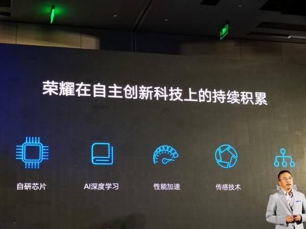 当荣耀推出智慧屏，华为、小米和传统电视厂商都在想些什么？