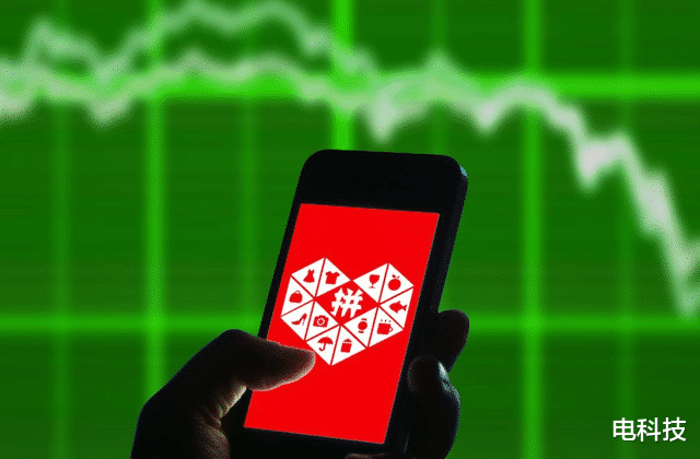 用户数超过淘宝的拼多多股价腰斩，腾讯阿里言和后，它会成弃子吗