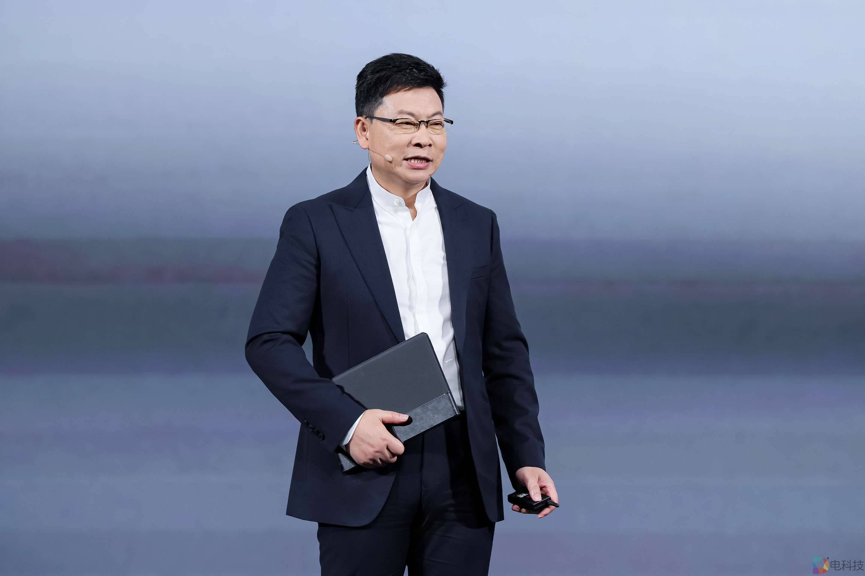 鸿蒙电脑问世：不止于打破Windows、Mac坚守了三十年的市场壁垒