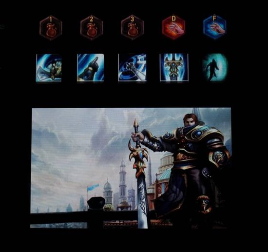 雷蛇Blade Pro触控屏让LOL新手瞬间变高手