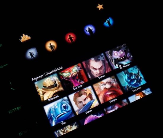 雷蛇Blade Pro触控屏让LOL新手瞬间变高手