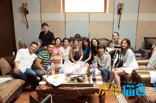 《虎妈猫爸》开播 赵薇调侃佟大为经验比我多