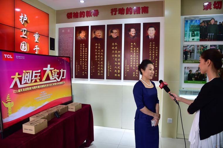 顶尖技术助力前线指挥车 TCL曲面电视亮相大阅兵