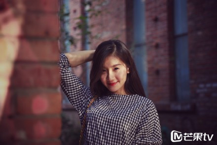 李炳然报名芒果TV超级女声 尽显甜美范儿.jpg