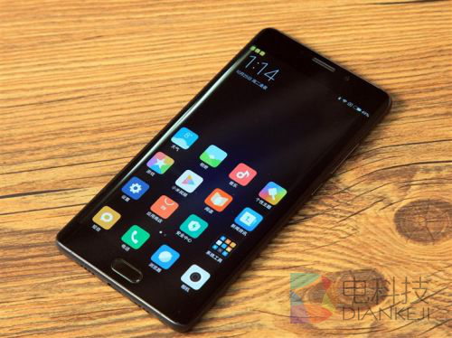 梁朝伟代言一定好？荣耀V8和小米Note2选哪个？