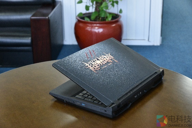 八代酷睿处理器+最高双GTX1080显卡 神舟超级战神电竞本顶配39999元