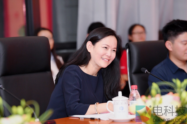 马东敏女士与包信和校长及校友交流