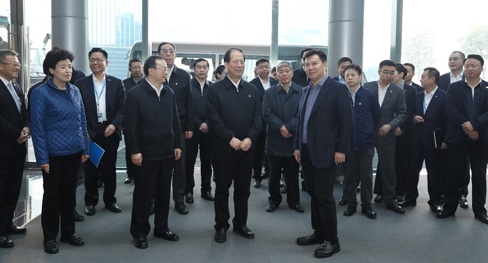 宁夏党政代表团考察苏宁 智慧零售模式成亮点