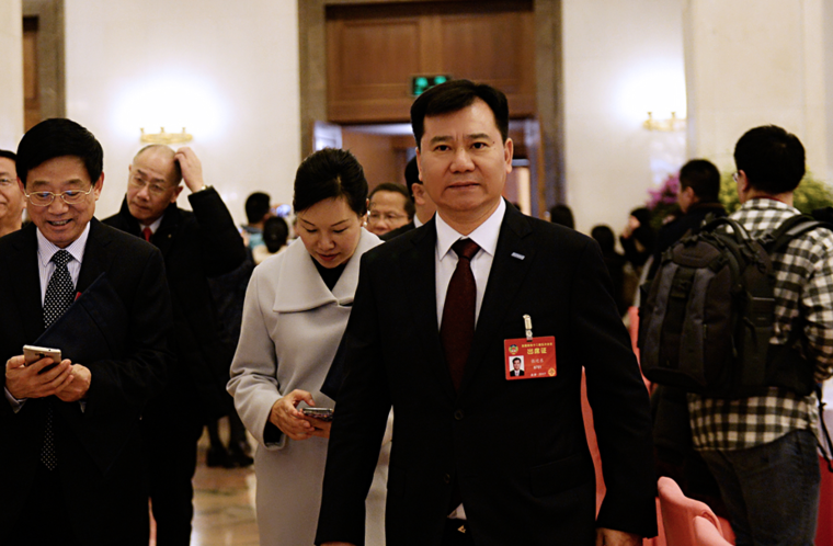 直击社会交通与民生幸福，张近东建议推进物流末端配送智慧化建设