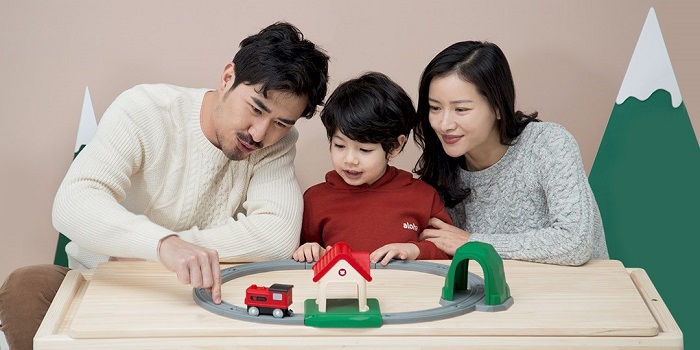 小朋友的新玩具 米兔轨道积木声光火车套装发布售99元