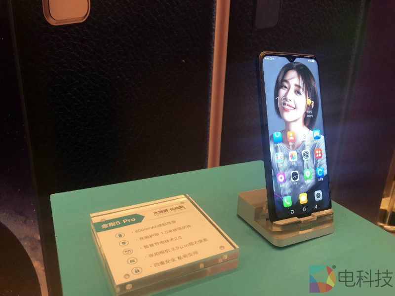 海信发布3款续航新机  其中一款“5天不充电，充电用5天”